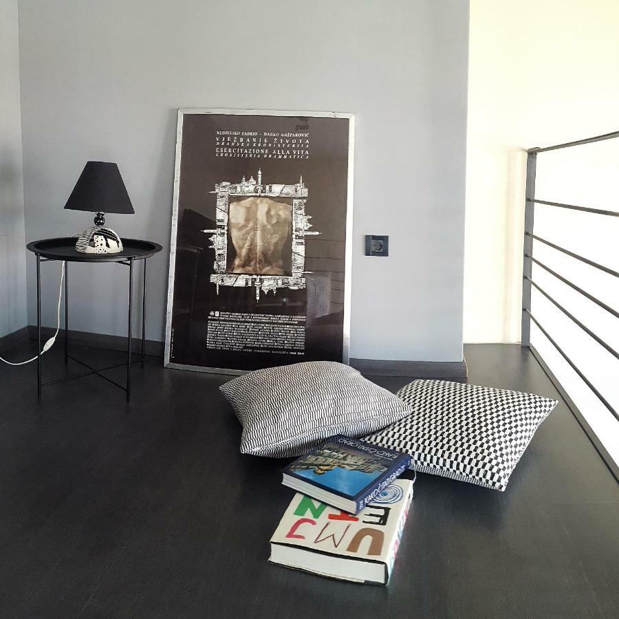 Gallery *